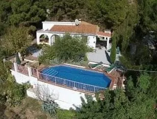 Villa with private swimming pool. - Image 1