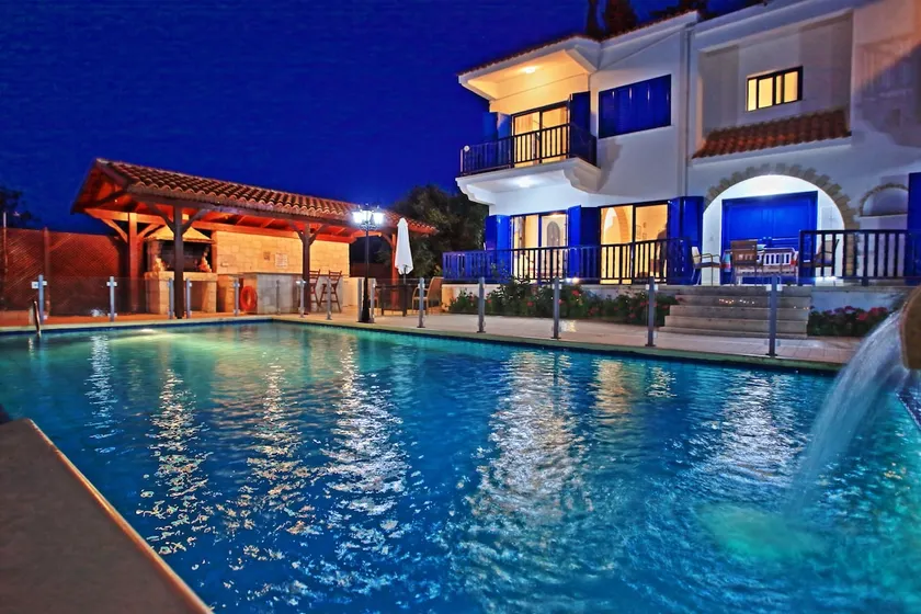 Villa Mandola Rosa: Élégamment décorée, vue sur la mer, piscine, A / C - Image 1