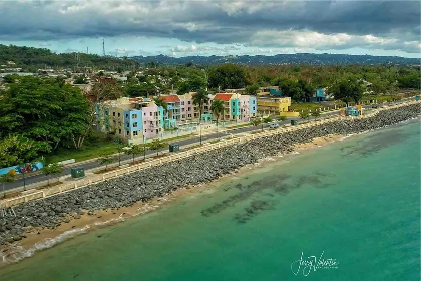 Oceanfront Paradise: Your Island Escape - Image 1