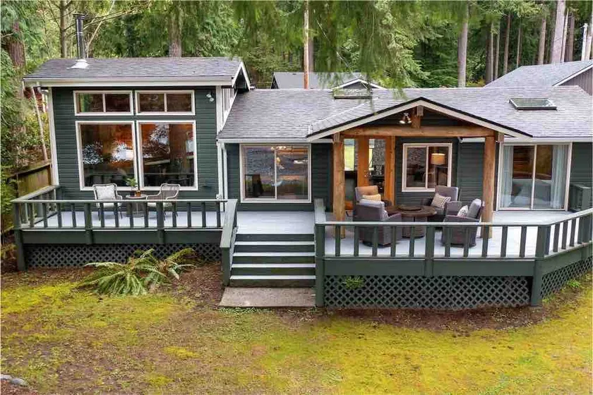Charming Lakefront Log Cabin - Image 1