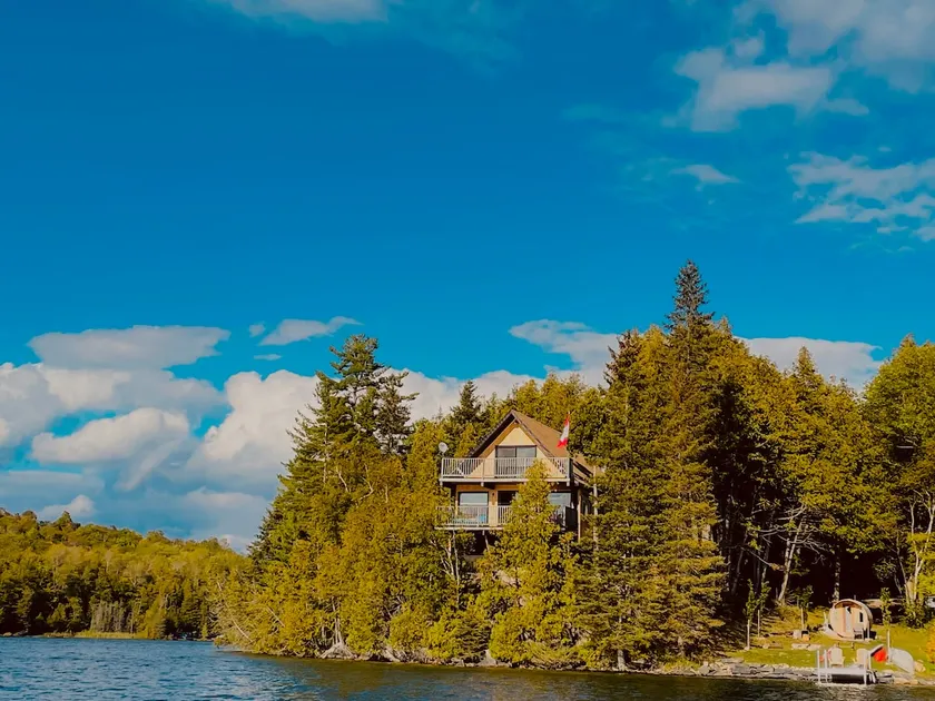 Waterfront Cottage with Wood Burning Sauna - Image 1