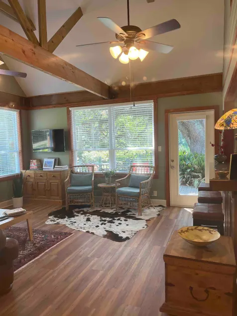 NEW!!<br>The Potters Cottage minutes from 1-49 and 1-10. - Image 1