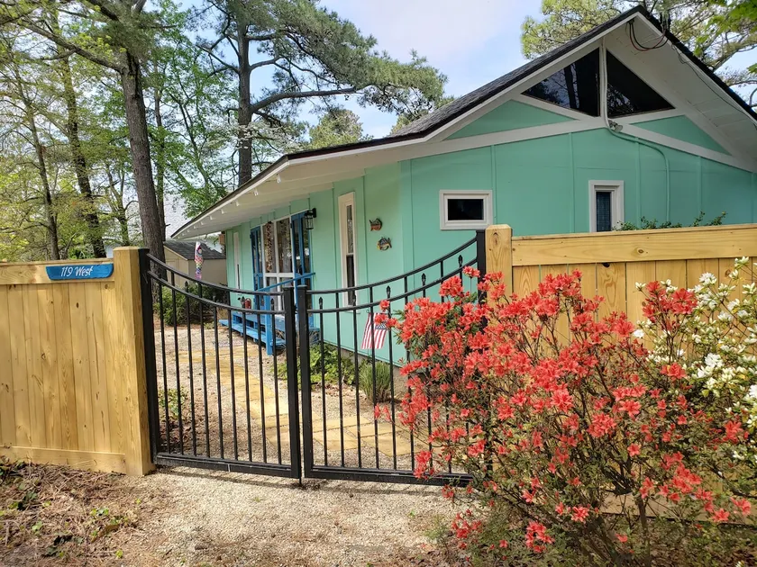 Shady Shore Cottage in North Dewey Beach - Image 1