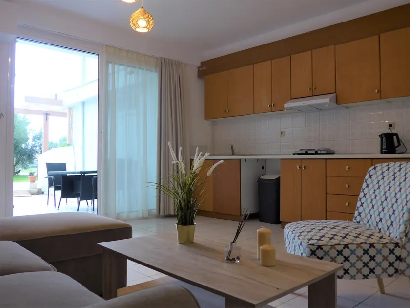 Kalamaki Plaza Apartments - Image 1