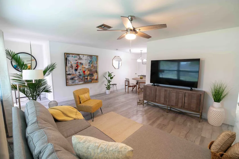 Retreat & Cozy workspace in Naples FL - Image 1