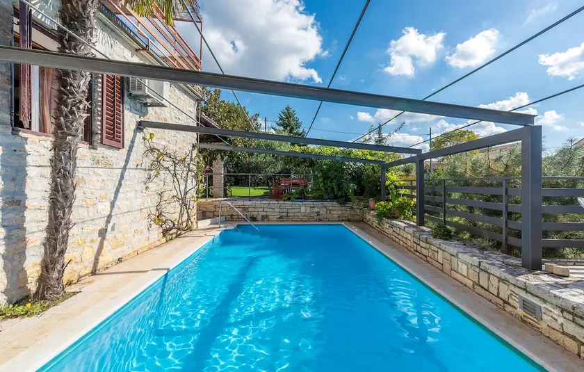 Apartment Peresiji AUB with Shared pool - Image 1