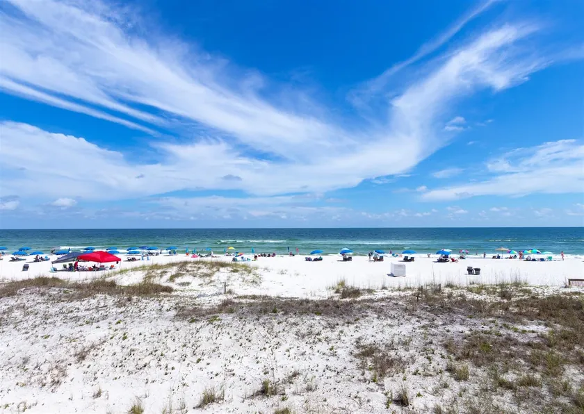First floor, corner unit and beautiful beach views - Image 1