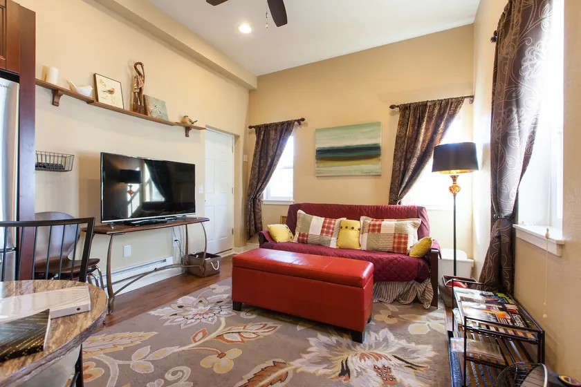 Attach guesthse near Denver's Tennyson & Stockshow - Image 1