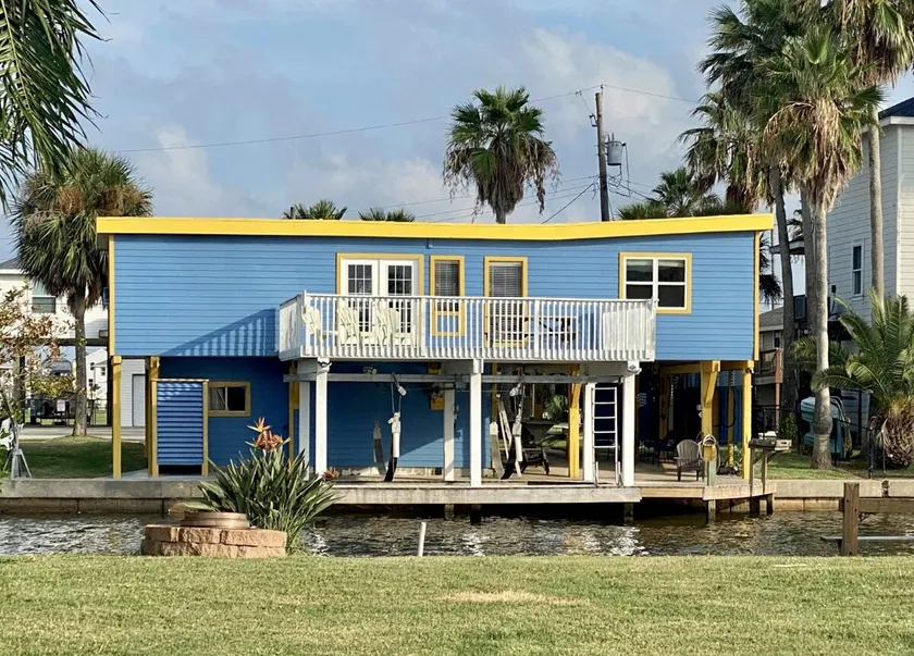 Affordable Waterside Vacation Home Rental - Image 1