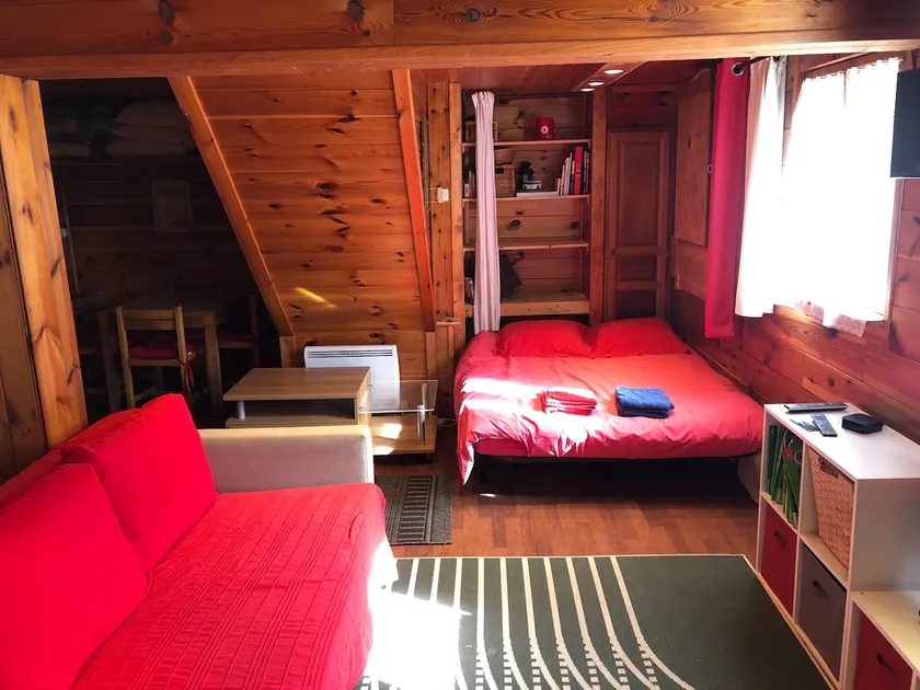 All-wooden lodge - Image 1