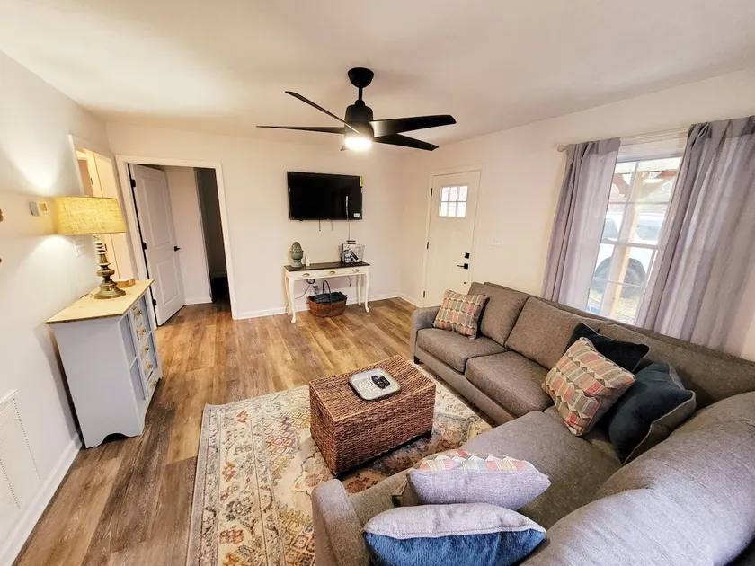 Cottage close to Merciers & Downtown Blue Ridge! - Image 1