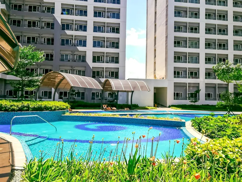 Pristine Unit Near BGC Aura Market McKinley Uptown - Image 1