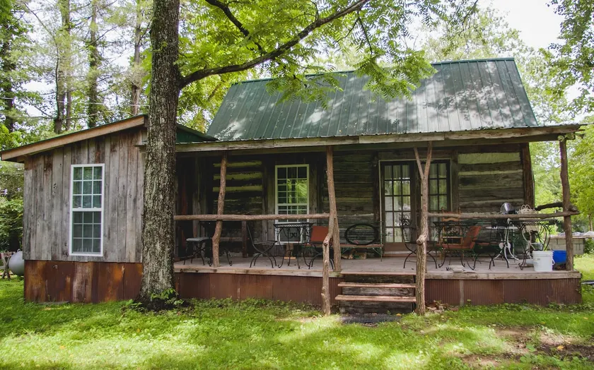 Moonshine Runners Cabin - Image 1