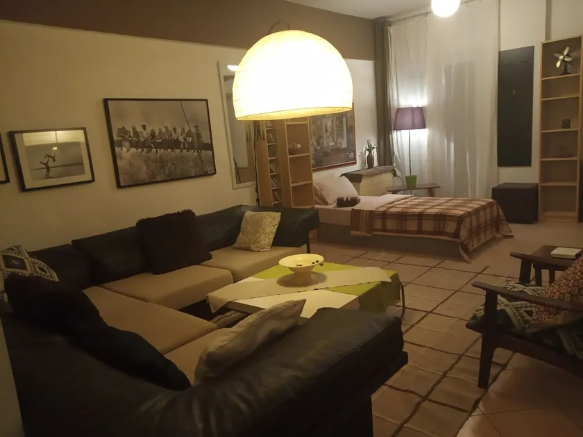 Spacious Cosy Apt (up to 5 guests) - Image 1
