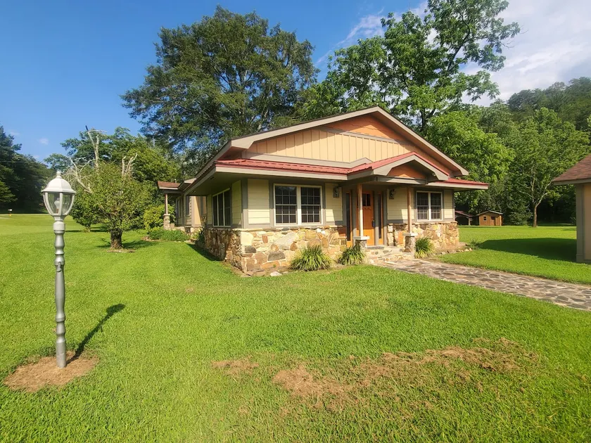 Eagle's Nest Entire Home on 2 Acres w/creek - Image 1