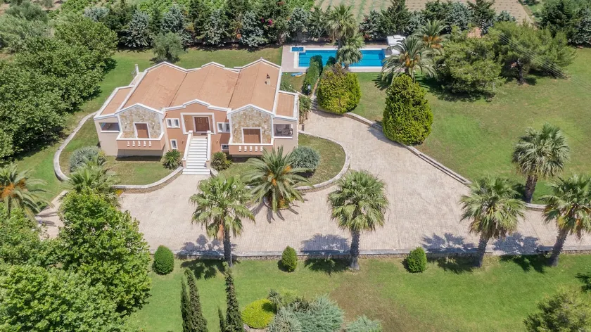 Leone Luxury Villas - Image 1