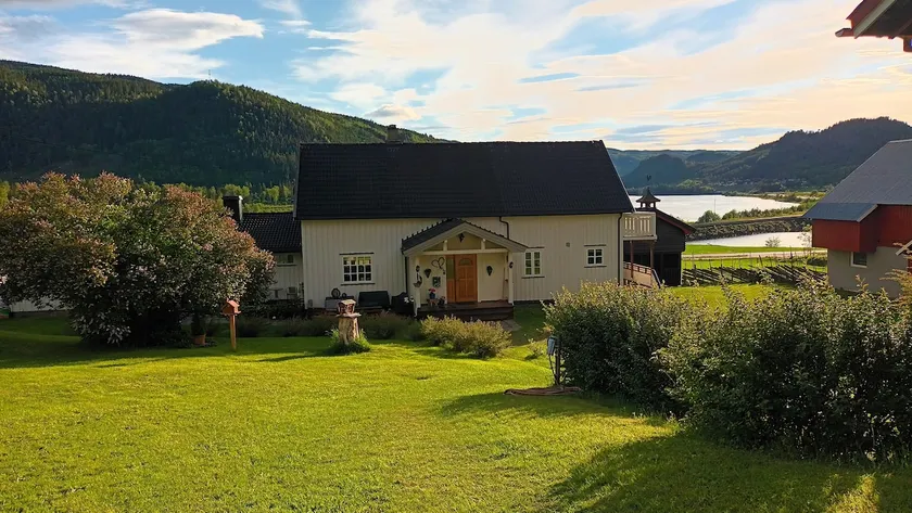 Lovely studio with private kitchen and bathroom - Image 1