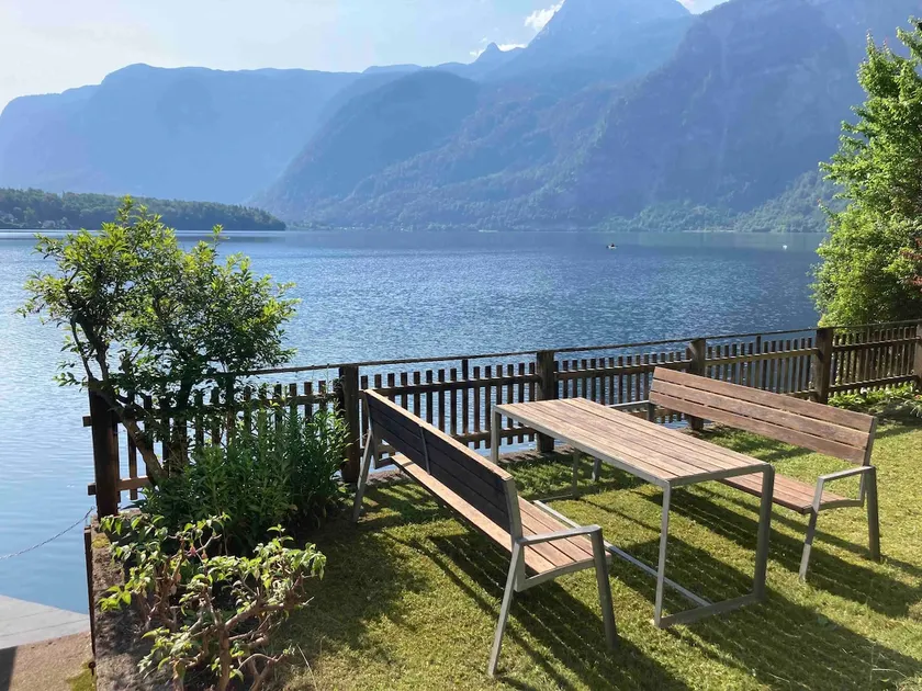 Apartment with balcony and private garden by the lake - Image 1