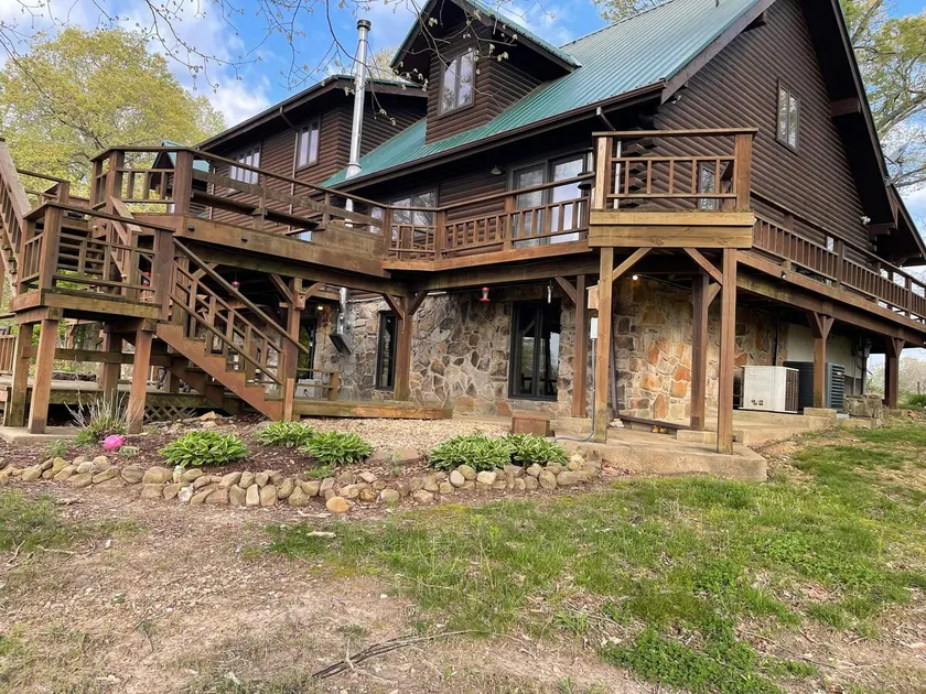 Buffalo River Lodge (Yellville)- Lower Level - Image 1