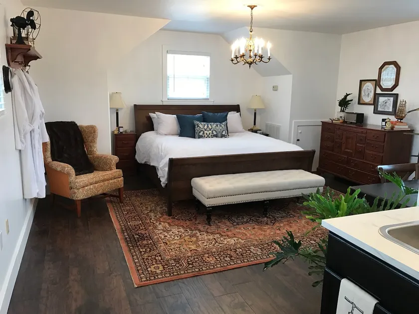 Nonesuch Guesthouse in Downtown Florence - Image 1