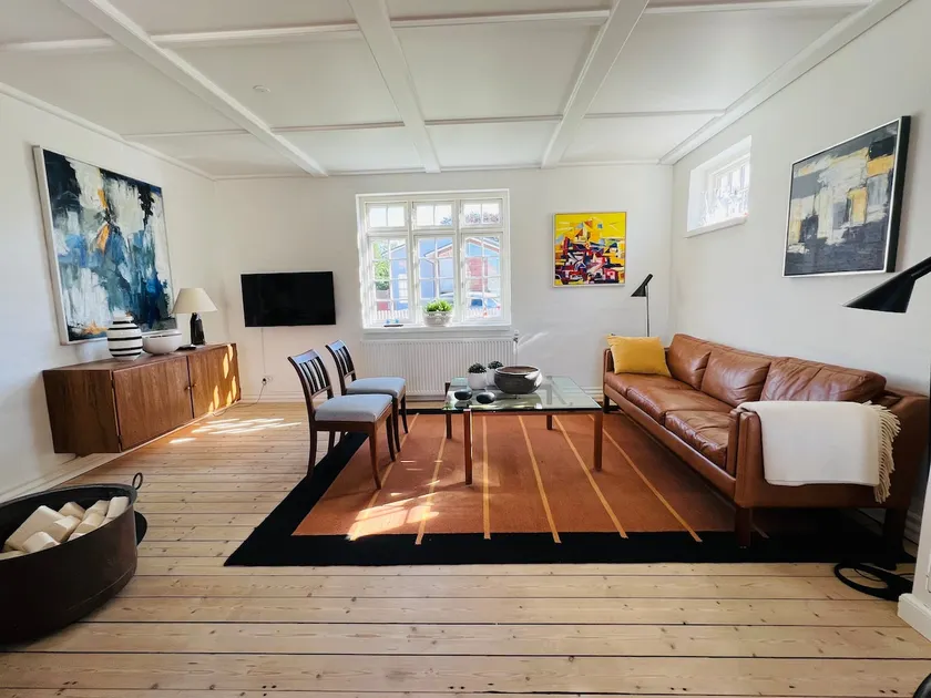 Cozy Historical Yellow House on Markvej - Image 1
