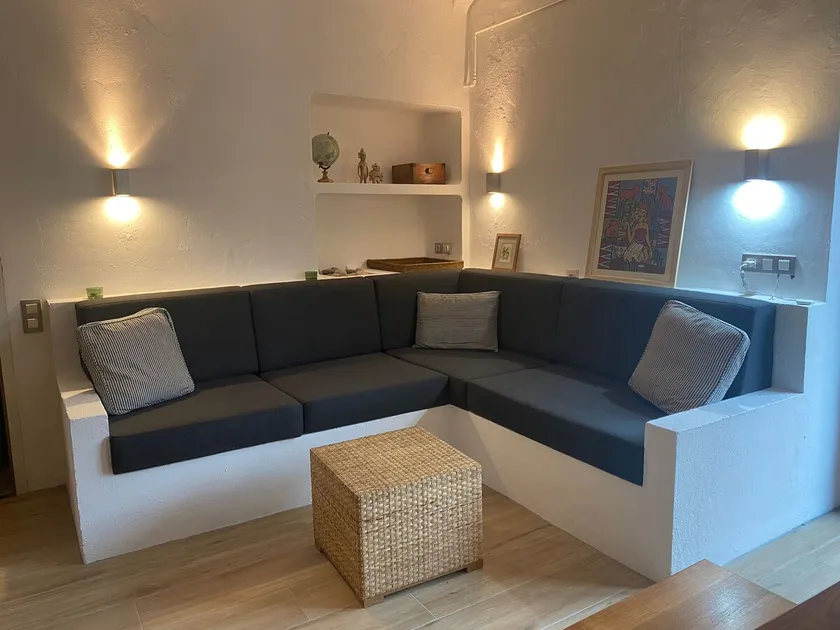 Small apartment in the center of Begur with parking - Image 1