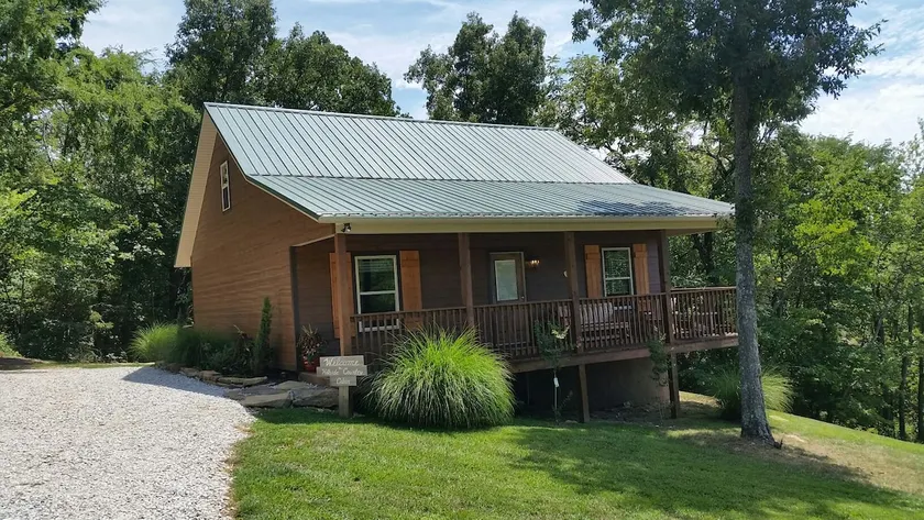 Hillside Country Cabin - Image 1