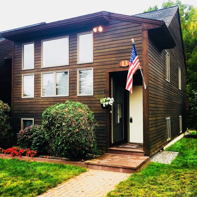 Centrally located, Spacious: Ski, Hike, Swim, Bike - Image 1