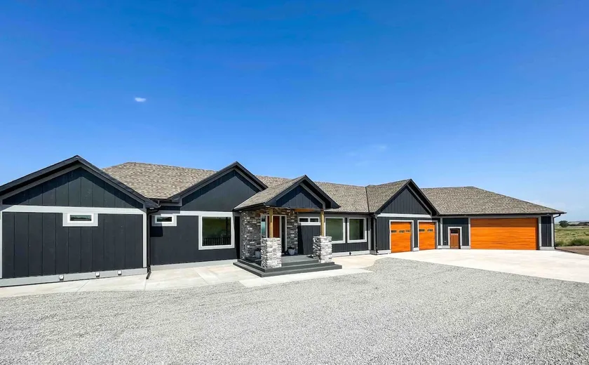 The \"Deckhouse\" Lakehouse Estate at Lake Mac - Image 1