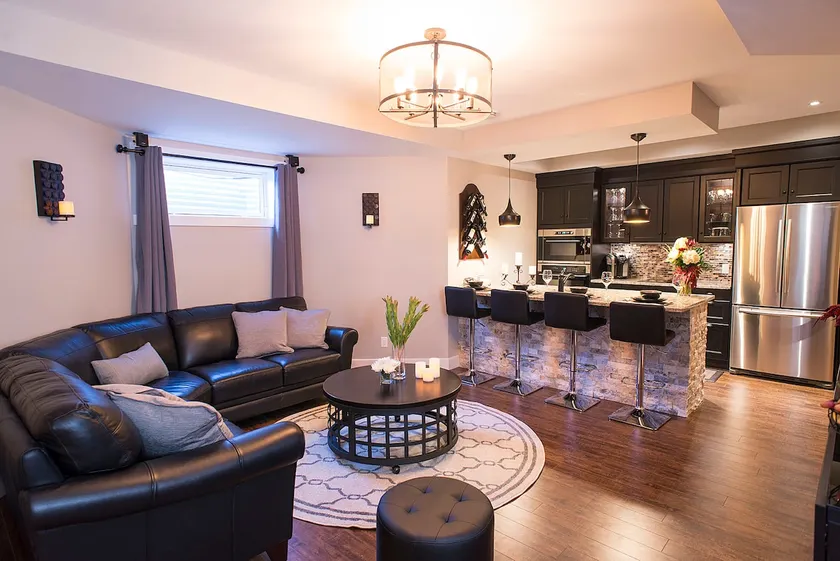**Luxury 2BD Suite/Sauna** - Image 1