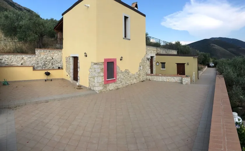 House with views of the olive trees - Image 1