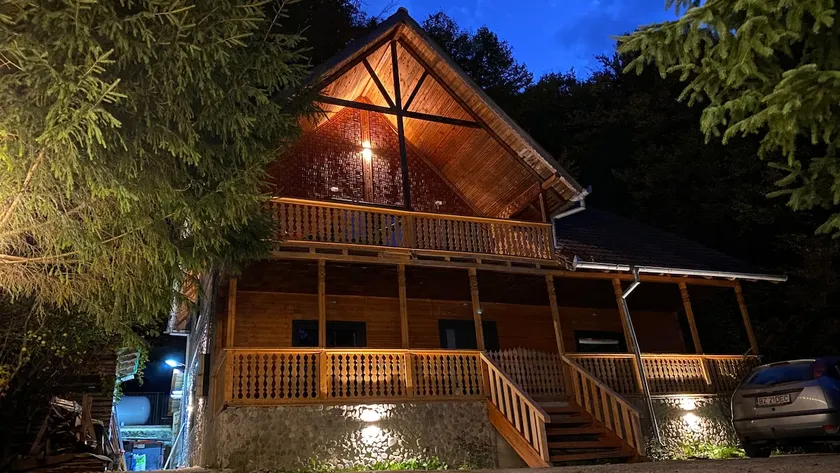 V13 Wild Cabin - Traditional mountain cabin with cosy modern rooms - Image 1