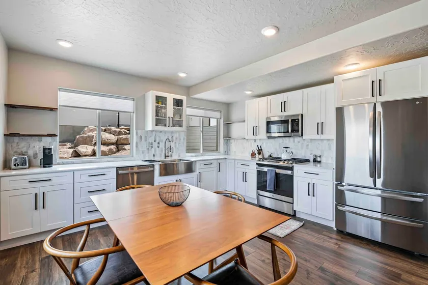 Luxe Apt w/ Unobstructed Views - Image 1