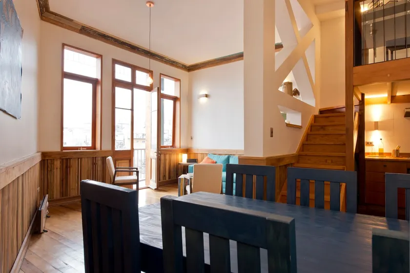Bay loft in patrimonial building - Image 1