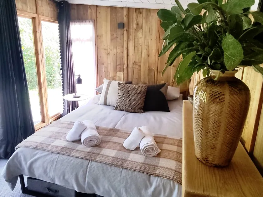 Luxury Private Cabin hot tub robes towels included - Image 1