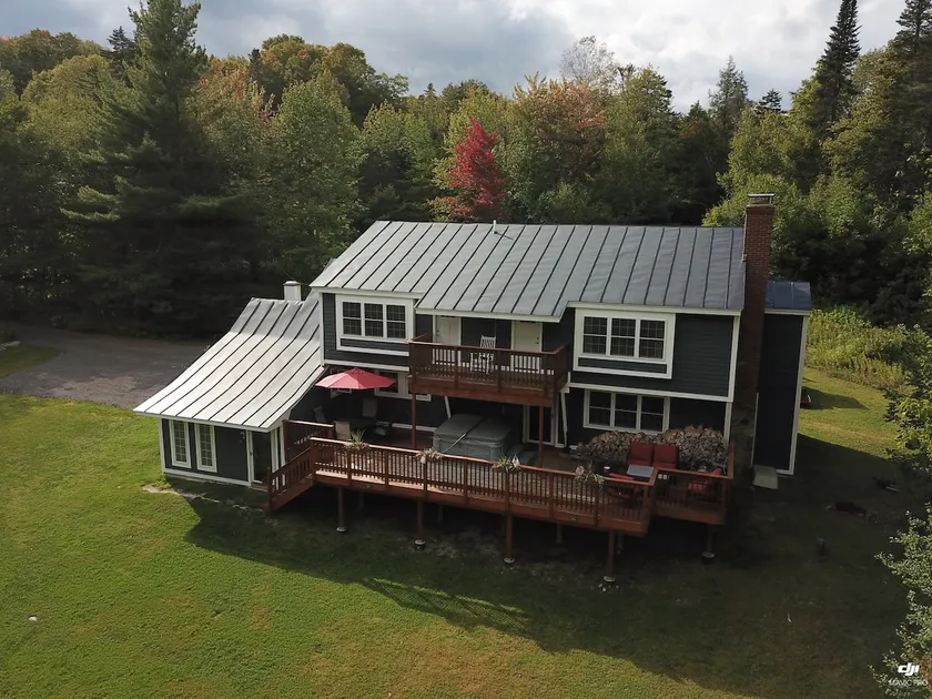 Bigelow Chalet at Killington: 8BR/4.5 BA Pet Friendly Home w/ Hot Tub, Fireplace, Walk to Shuttle - Image 1