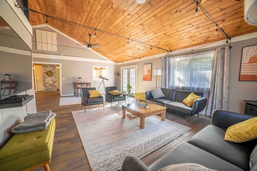 Large Secluded Berkshire Home - Image 1