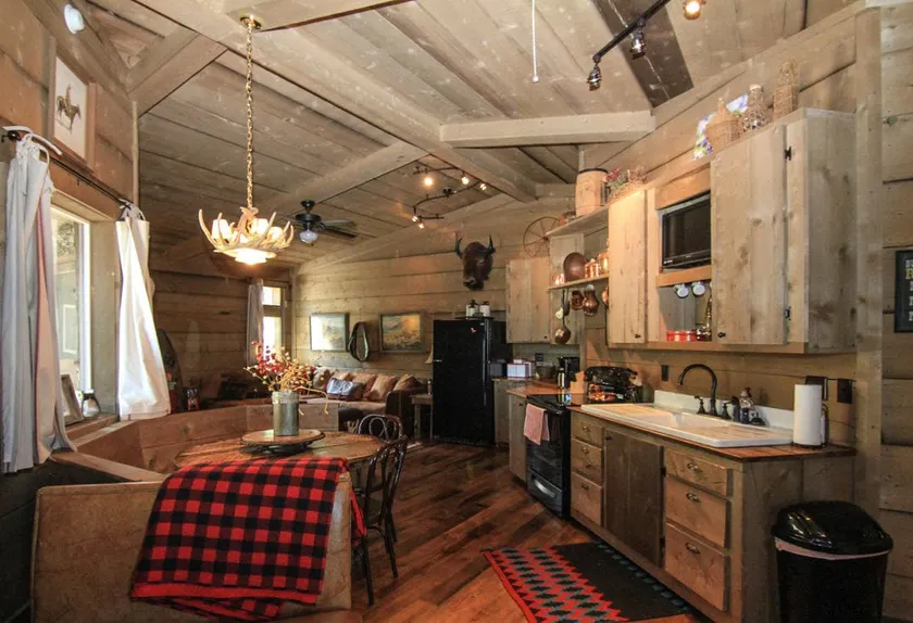 The Bunkhouse at Shiloh Ranch in a quiet setting - Image 1