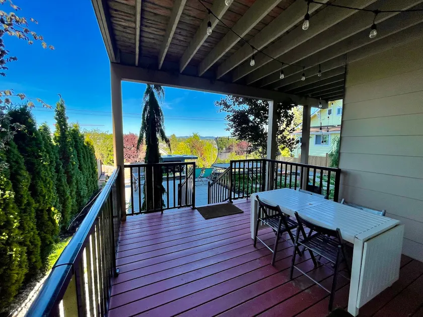 Urban Spa & King Bed Apt with view from porch! - Image 1