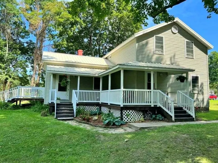 Historic Moore Manor - Image 1