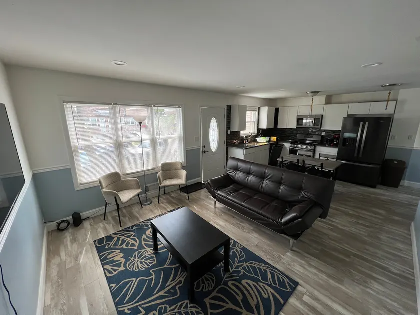 Beautiful 3 bed 2 bath home Close to NYC - Image 1
