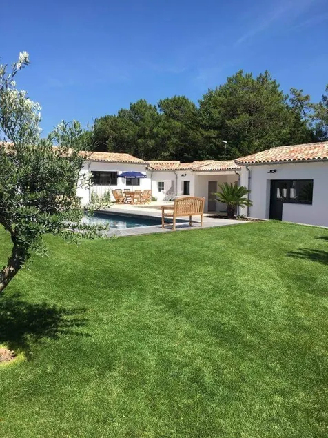 Beautiful villa with pool at Bois Plage - Image 1