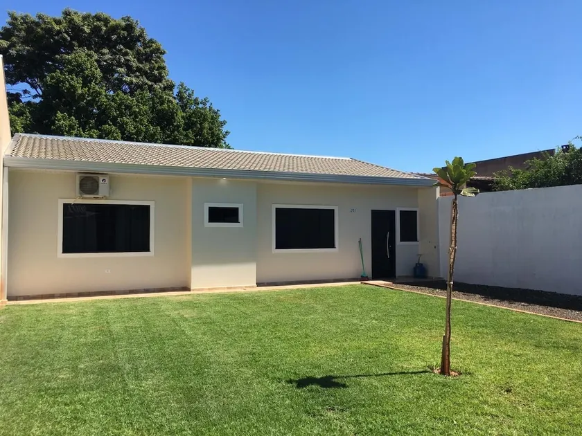 Private House with Lawn • Pet • 9 min Paraguay - Image 1
