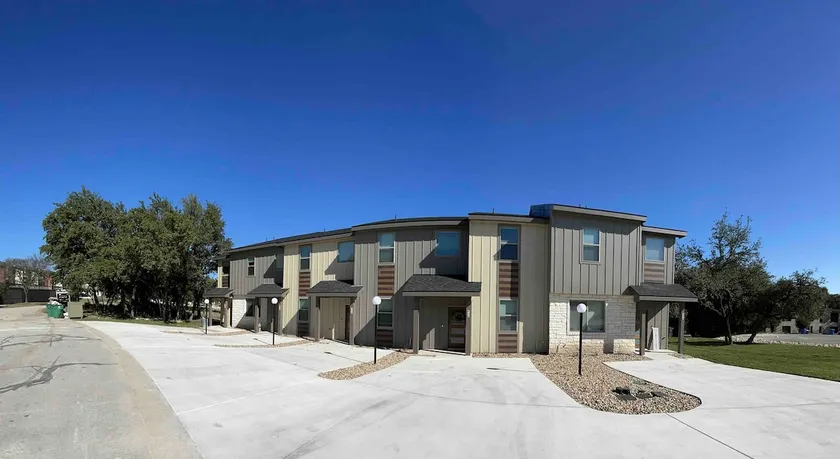 Immaculate townhome/Lake/free parking/golf course - Image 1
