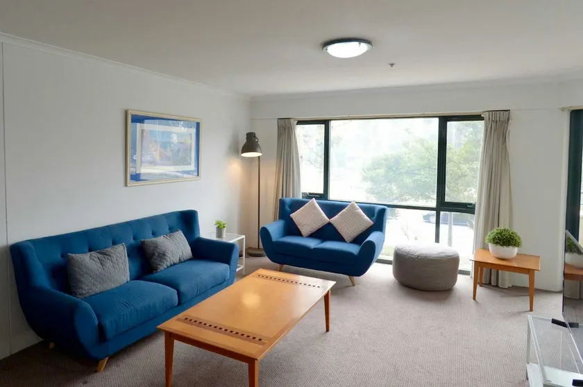 Sunny Braddon Apt near Civic - Hosted by Canstay - Image 1