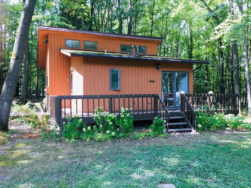 Modern Cottage Getaway - Image 1