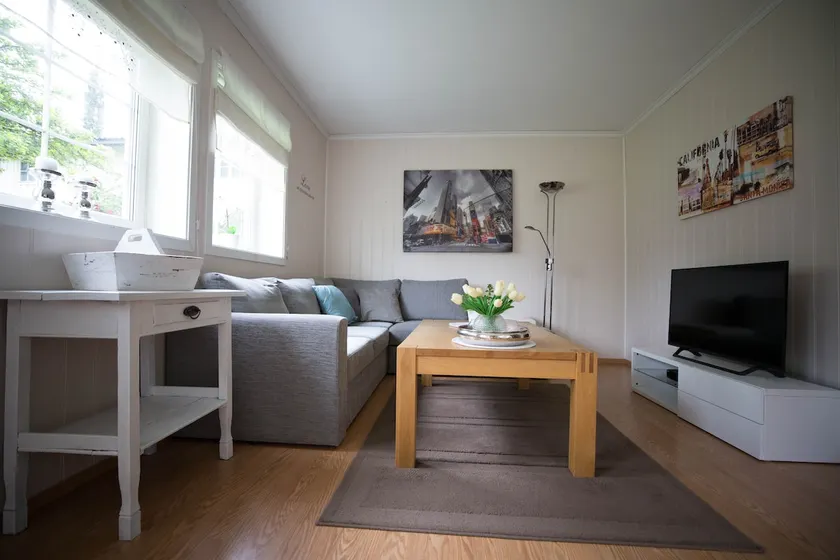 Cosy and well-equipped apartment with free parking - Image 1