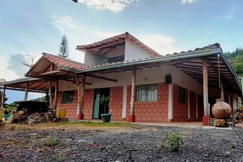 The Curití Refuge 15 minutes from San Gil - Image 1