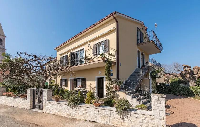 Apartment Orzan with Balcony and Sea View III - Image 1