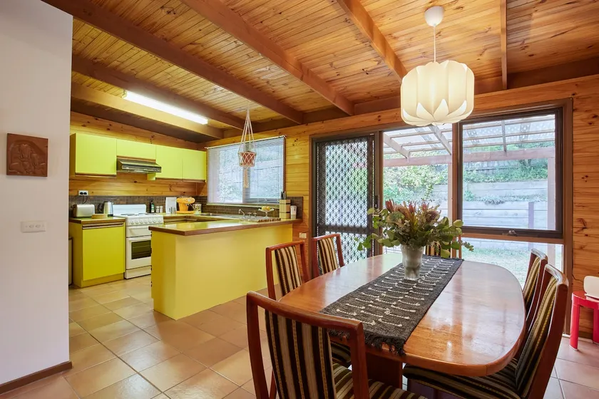 Seaside Retreat in Rye, Cozy 3-BR Home - Image 1